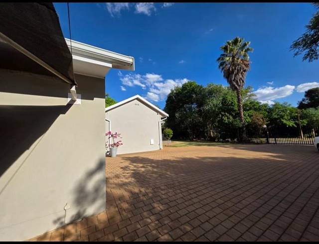 5 BEDROOM HOUSE FOR SALE IN GREENHILLS